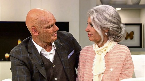 Wesley en Yolanthe Sneijder-Cabau als 90-jarigen in 'The Story of My Life' (RTL4).